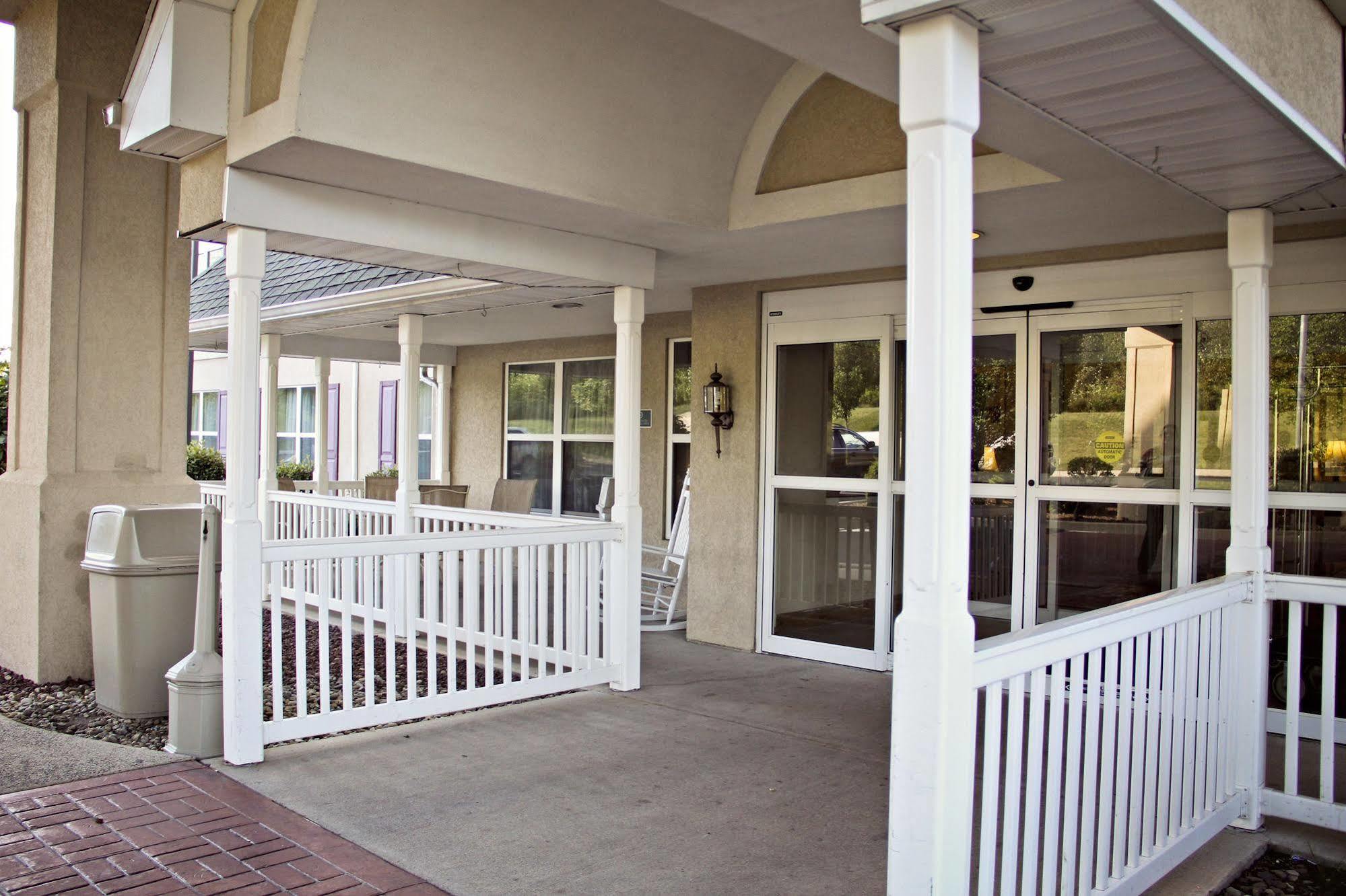 Mount Pleasant Country Inn & Suites By Radisson, Frackville מראה חיצוני תמונה